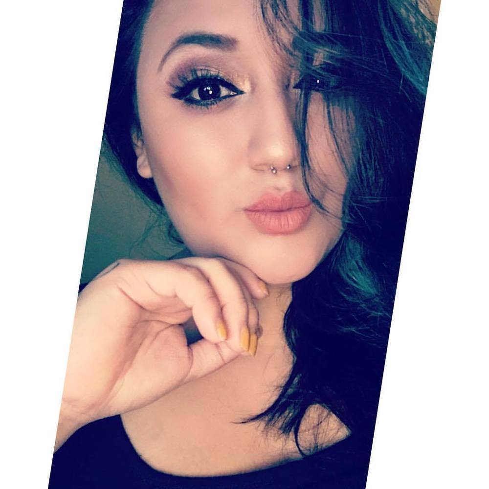 Meet your Posher, Ana